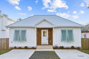 Modern Carolina Beach Boardwalk Cottage near Amenities!, Carolina Beach
